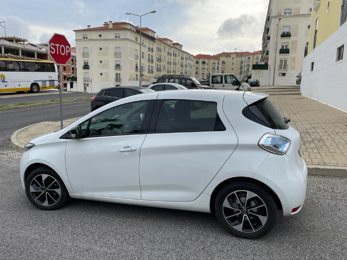 Renault Zoe stopped